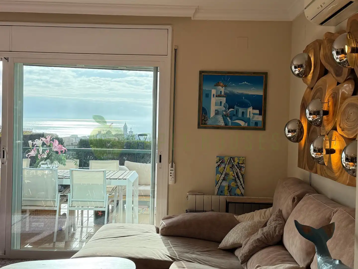 Sala de estar de Dúplex en venta en Sitges con Aire acondicionado, Calefacción y Jardín privado