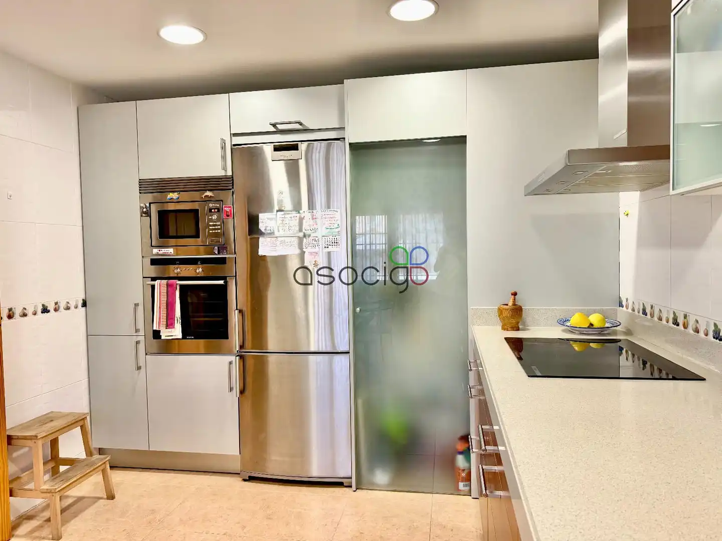 Cocina de Casa adosada en venta en Cabanillas del Campo con Aire acondicionado, Calefacción y Jardín privado