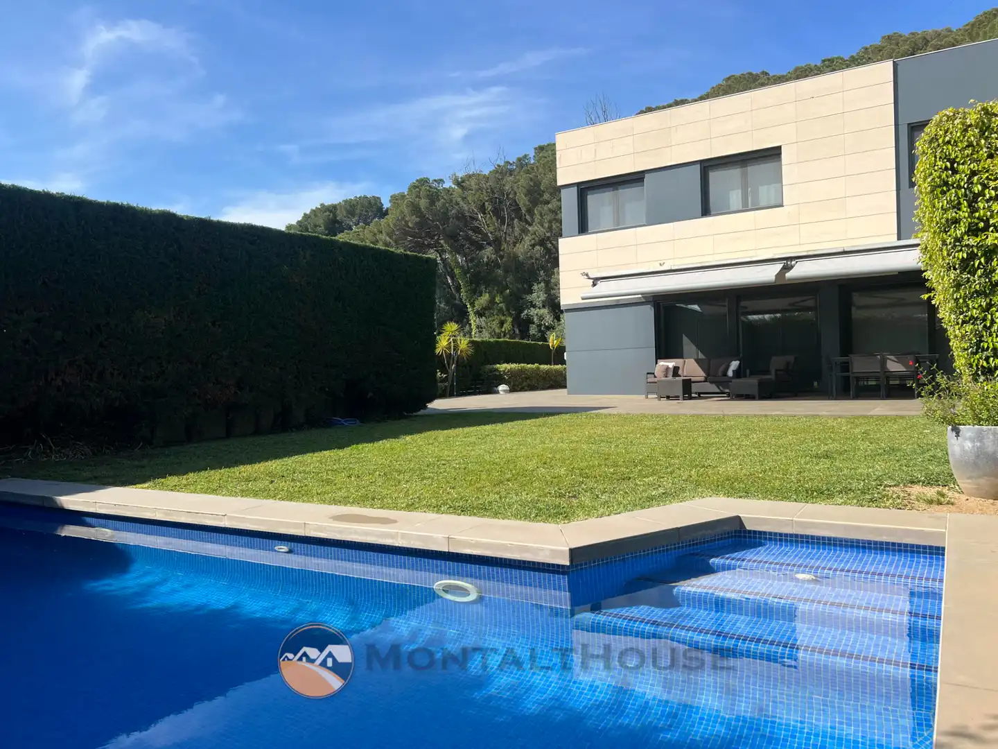Vista exterior de Casa o chalet en venta en Sant Andreu de Llavaneres con Aire acondicionado, Calefacción y Jardín privado