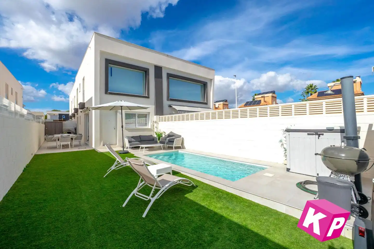 Casa esquina con piscina privada y parking, imatge 2