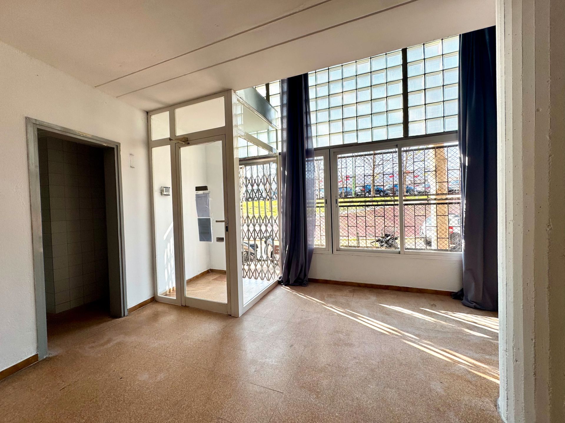 Premises for sale in  Barcelona Capital