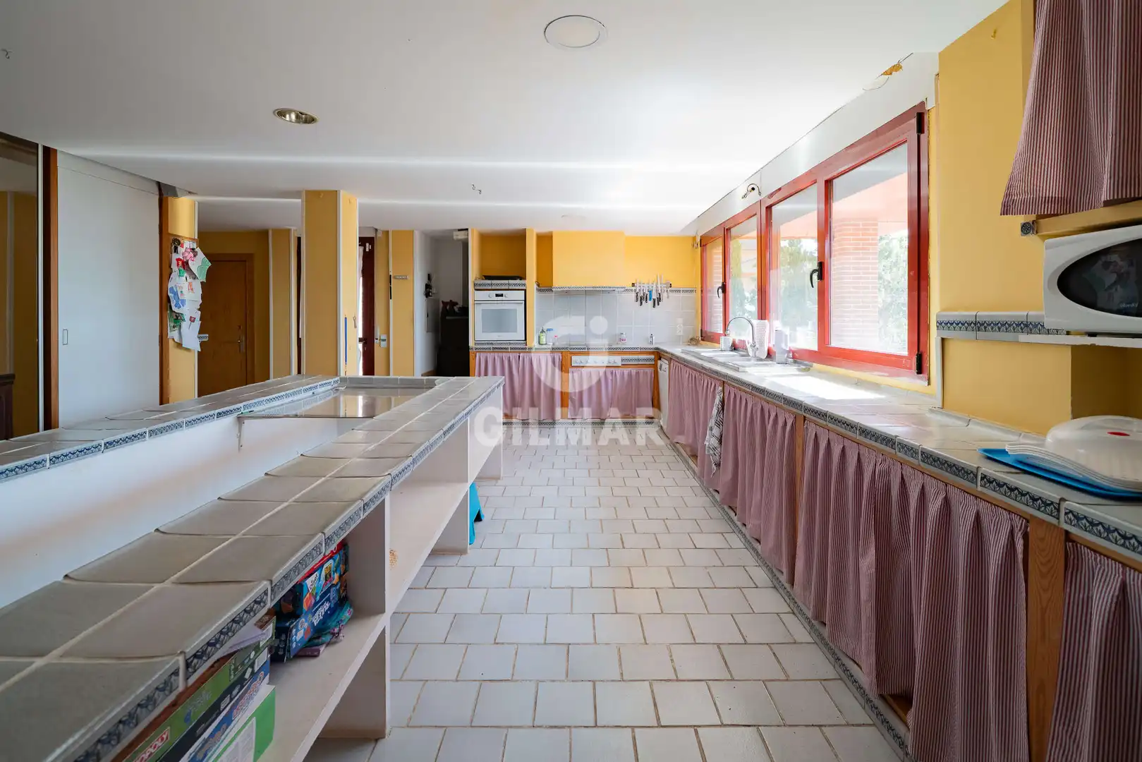 Cocina de Casa o chalet en venta en San Lorenzo de El Escorial con Calefacción, Jardín privado y Piscina