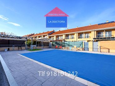 Adosado con piscina en venta en Calle del Pino Marítimo