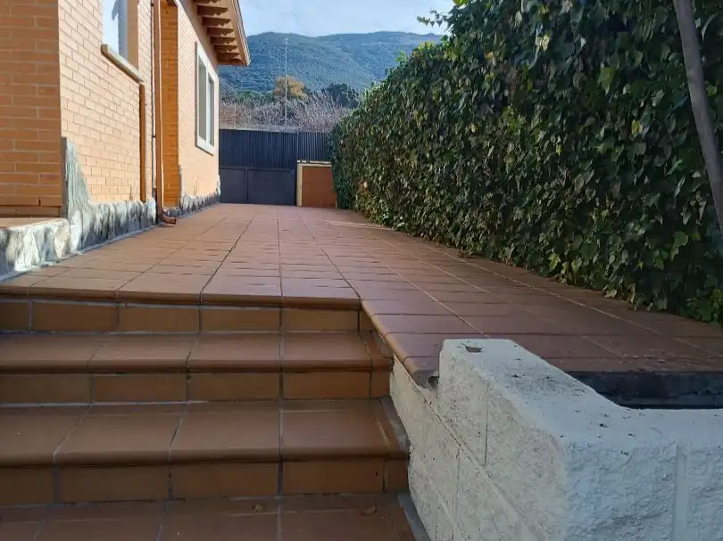 Villa mit Garten zum Verkauf in Calle de Navahonda 2