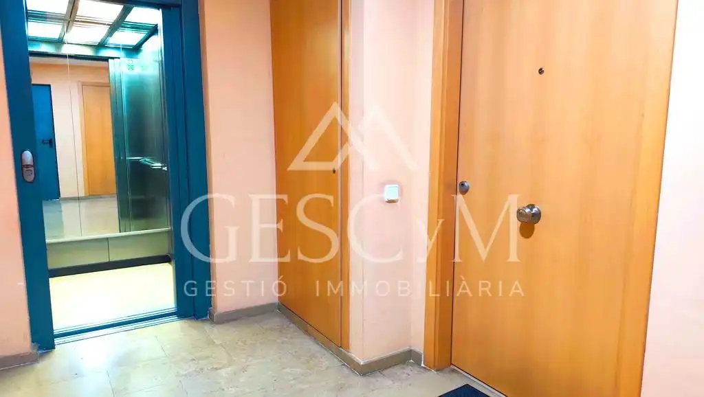 Wohnung zur Miete in Sabadell mit Heizung, Terrasse und Gemeinschaftspool