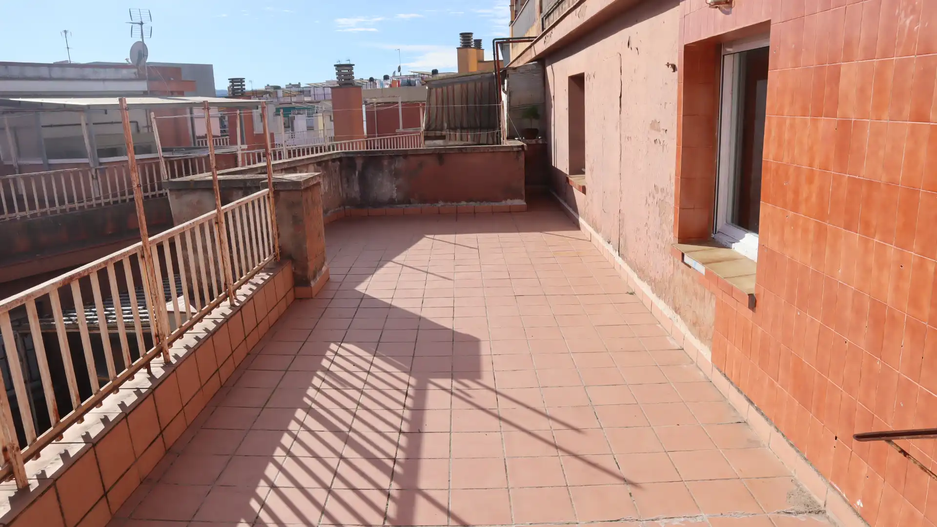 Terraza de Ático en venta en Cerdanyola del Vallès con Calefacción, Parquet y Terraza