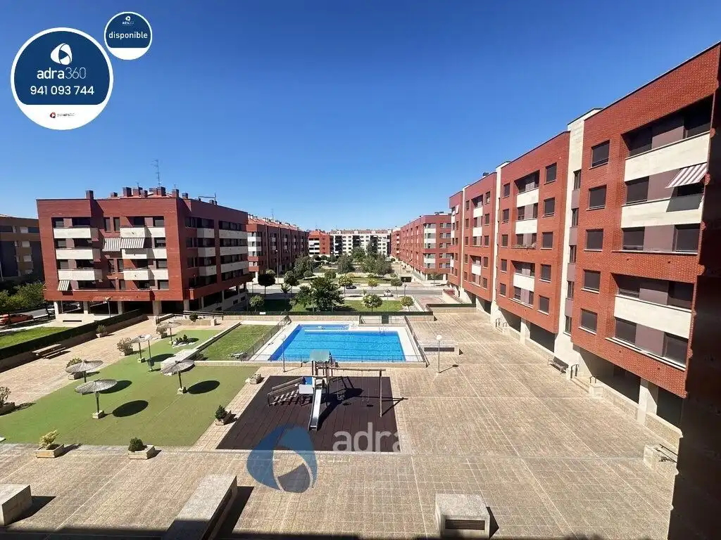 Swimming pool of Flat for rent in  Logroño  with Air Conditioner, Heating and Storage room