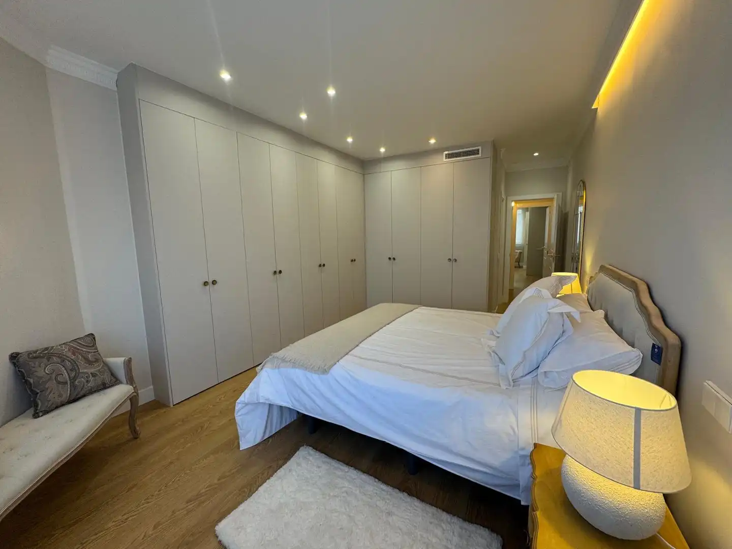 Schlafzimmer von Wohnung zur Miete in Madrid mit Klimaanlage, Heizung und Terrasse