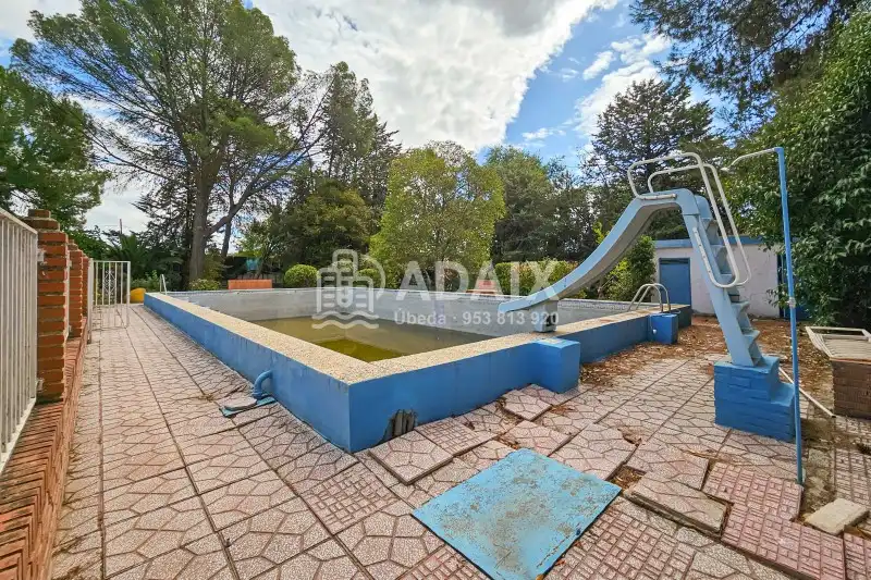 Piscina de Casa o chalet en venta en Úbeda con Terraza, Trastero y Balcón