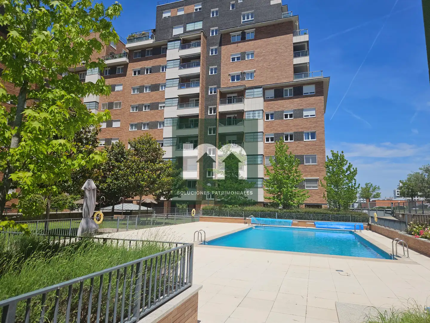 Swimming pool of Flat for sale in Madrid  with Air Conditioner, Heating and Storage room