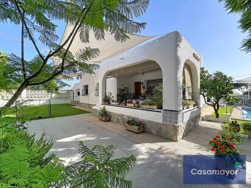 Vista exterior de Casa o xalet en venda en Sant Joan d'Alacant amb Aire condicionat, Jardí privat i Piscina