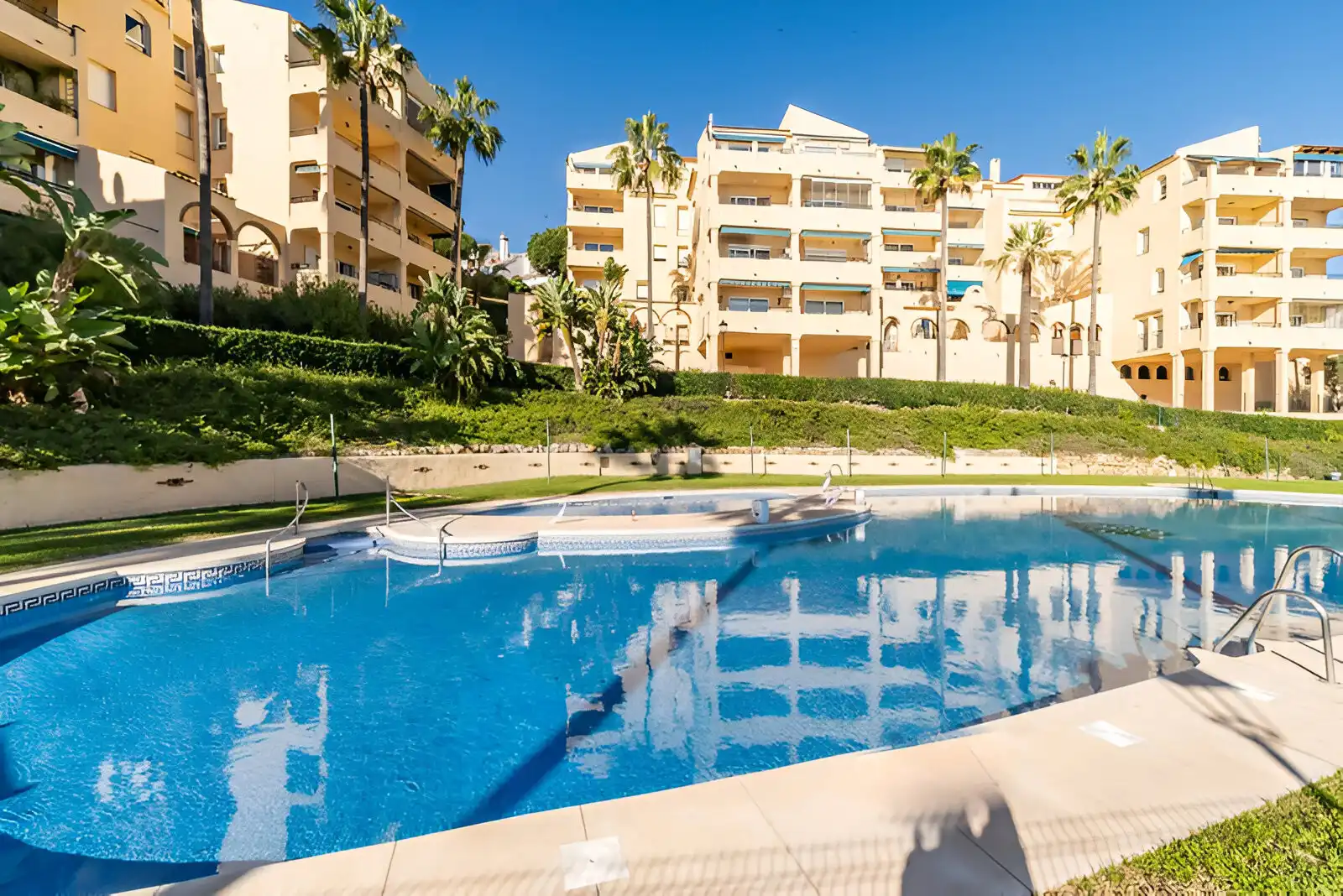 Piscina de Planta baja en venta en Benalmádena con Aire acondicionado, Terraza y Piscina