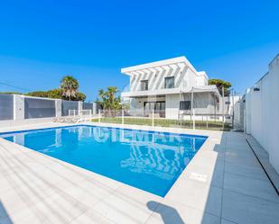Vista exterior de Casa o xalet en venda en El Puerto de Santa María amb Aire condicionat, Calefacció i Jardí privat
