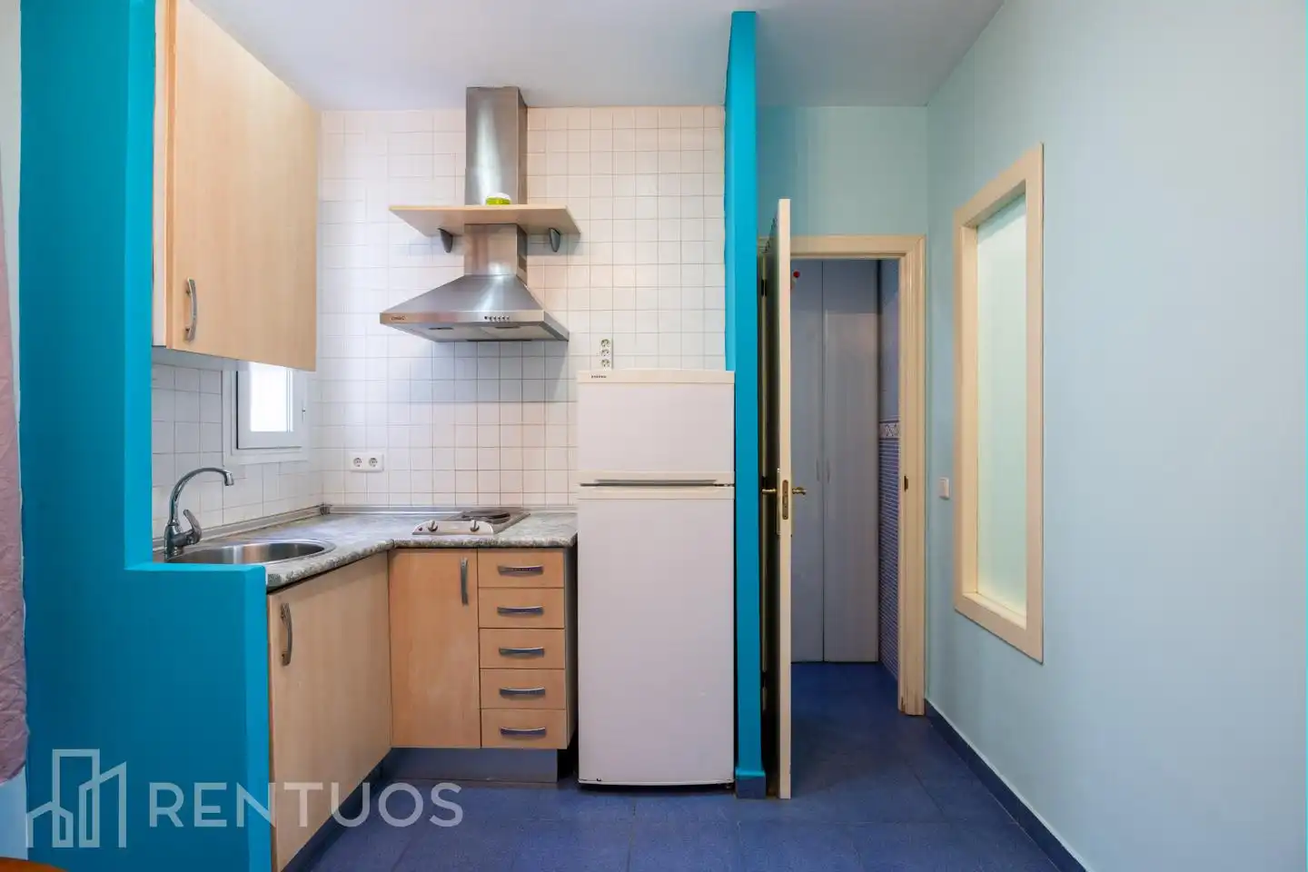Cocina de Estudio de alquiler en Madrid con Amueblado