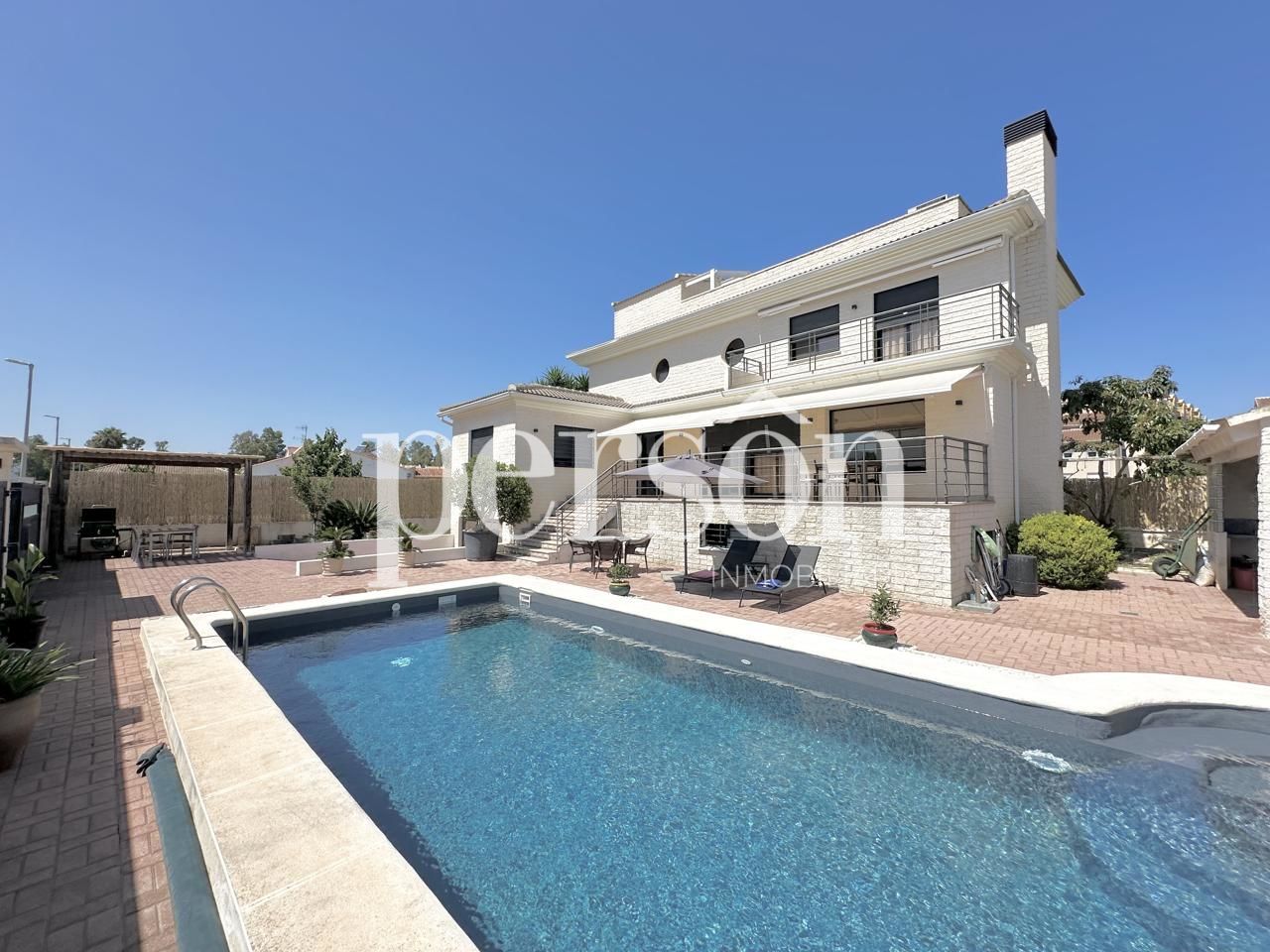 Vista exterior de Casa o xalet de lloguer en Gandia amb Aire condicionat, Calefacció i Jardí privat