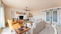 Sala d'estar de Dúplex en venda en Sant Pere de Ribes amb Aire condicionat, Calefacció i Terrassa