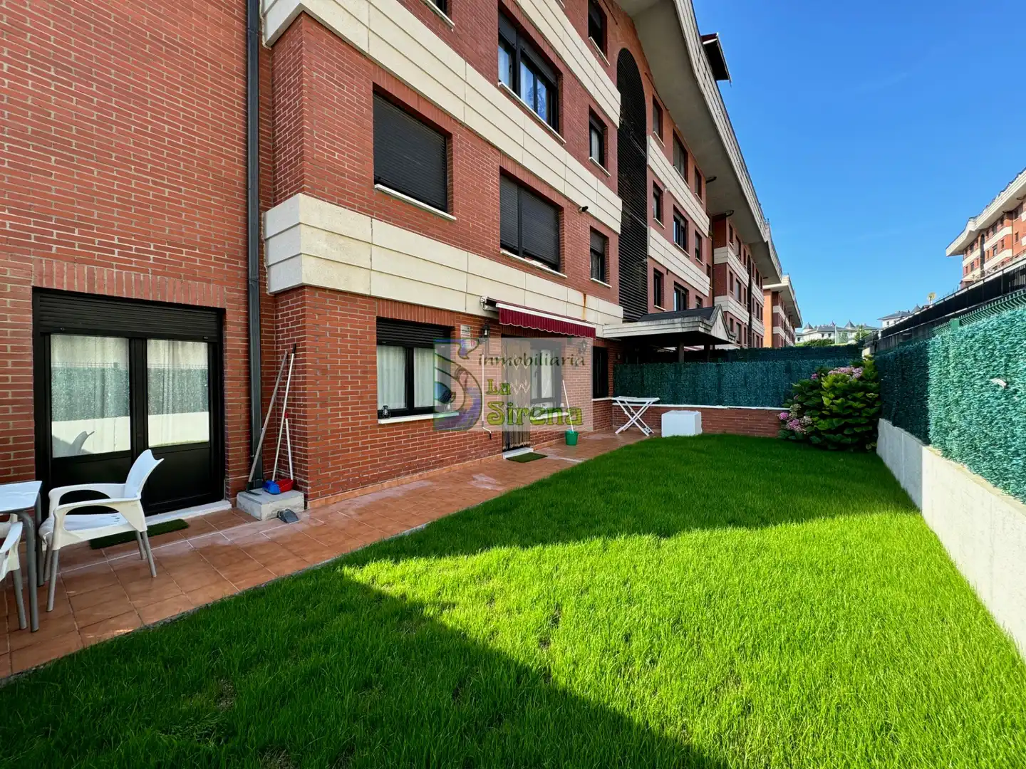 Außenansicht von Wohnung zum Verkauf in Castro-Urdiales mit Heizung, Privatgarten und Terrasse