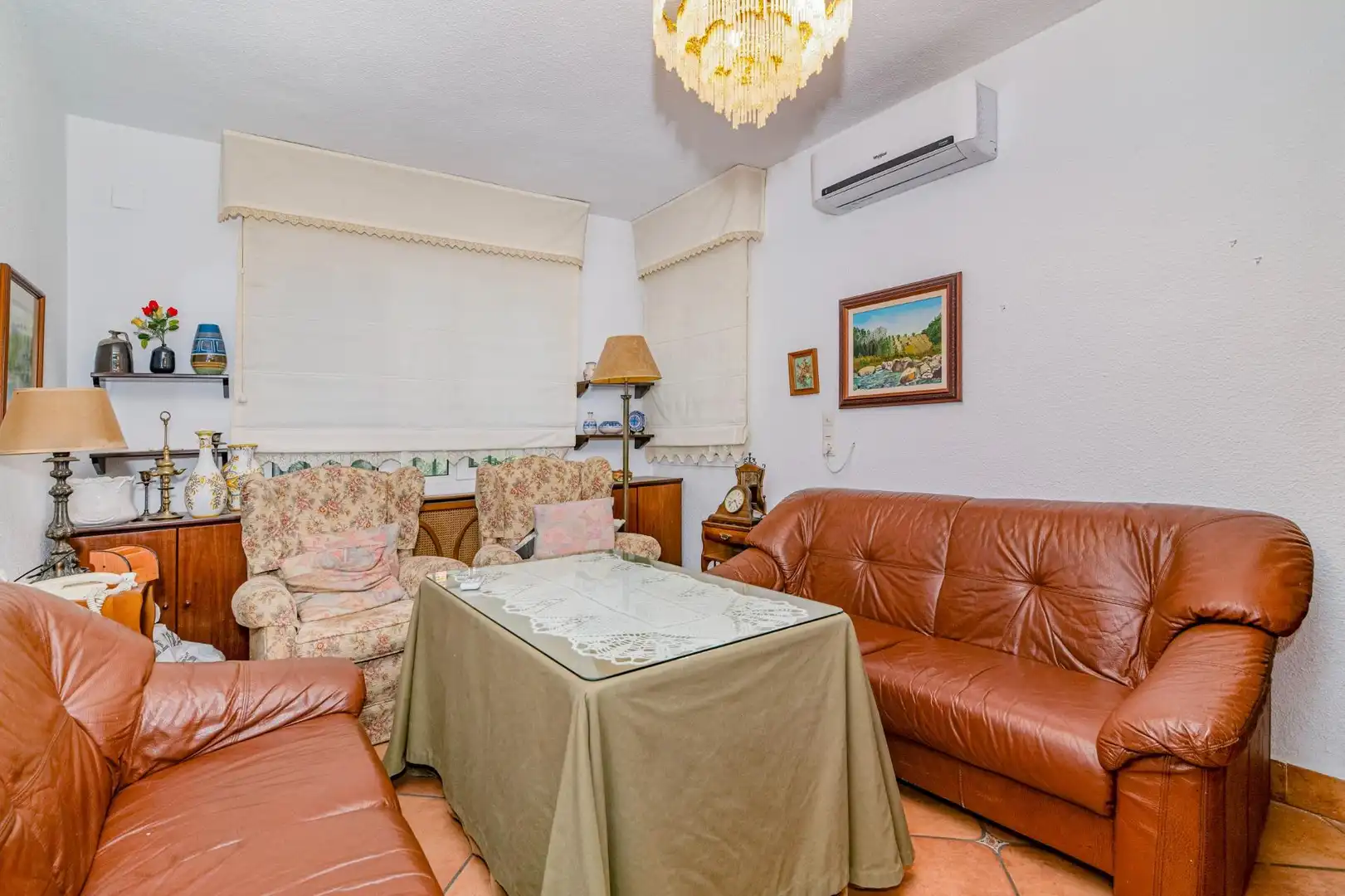 Sala de estar de Casa o chalet en venta en Granada con Aire acondicionado, Calefacción y Jardín privado