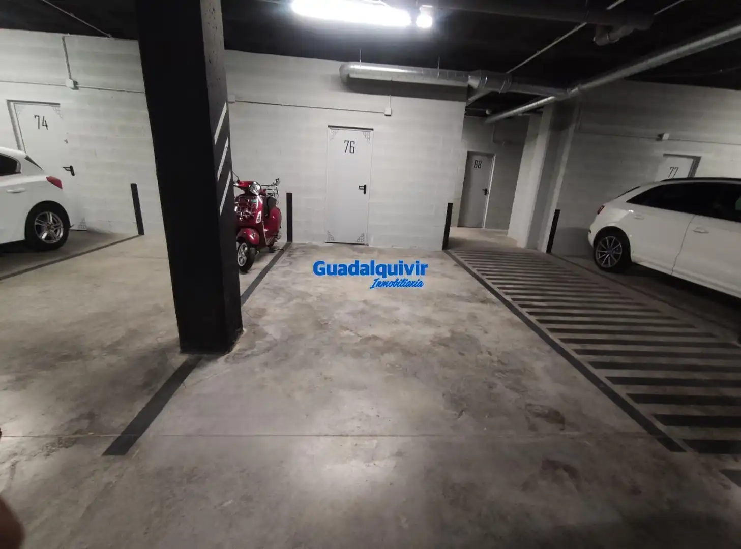 Parking of Flat for rent in Camas  with Air Conditioner, Private garden and Terrace
