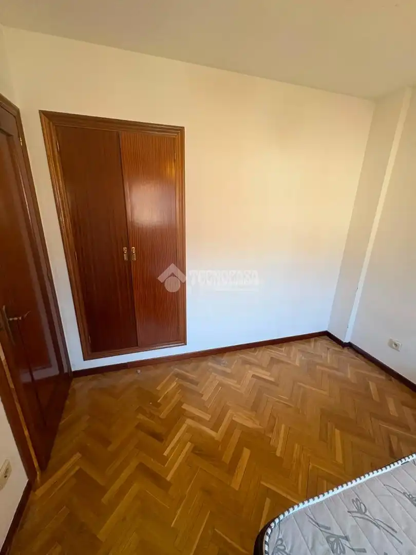 Dormitori de Casa adosada en venda en Valladolid amb Calefacció i Parquet