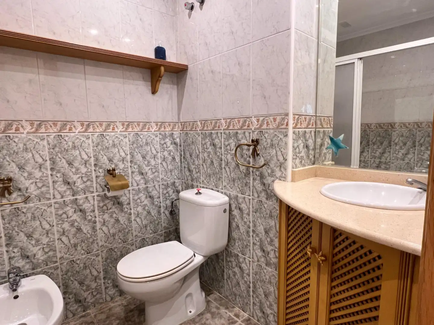 Bany de Pis de lloguer en Elche / Elx amb Moblat, Balcó i Piscina comunitària