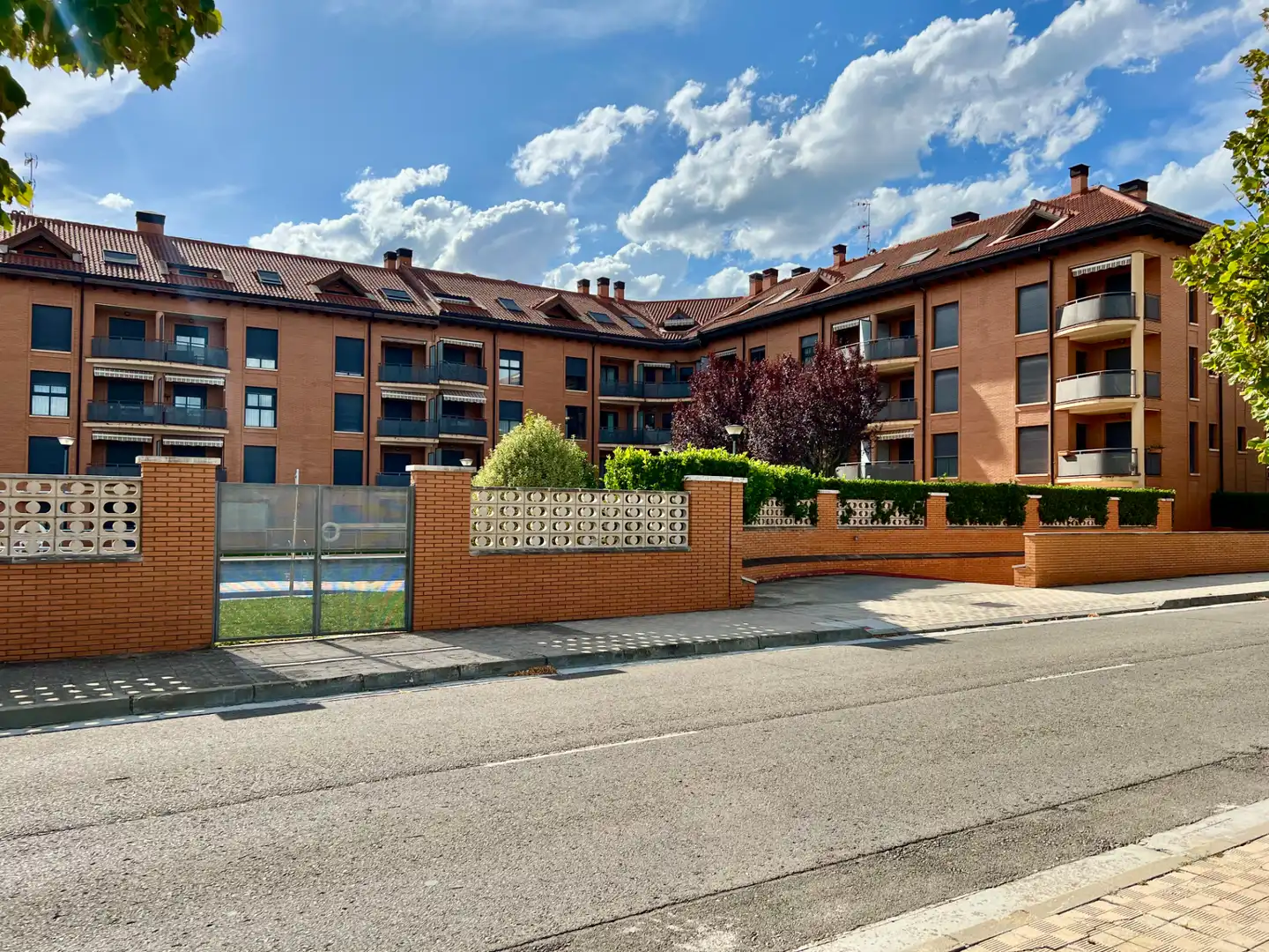 Exterior view of Flat for sale in Jaca  with Heating, Parquet flooring and Terrace