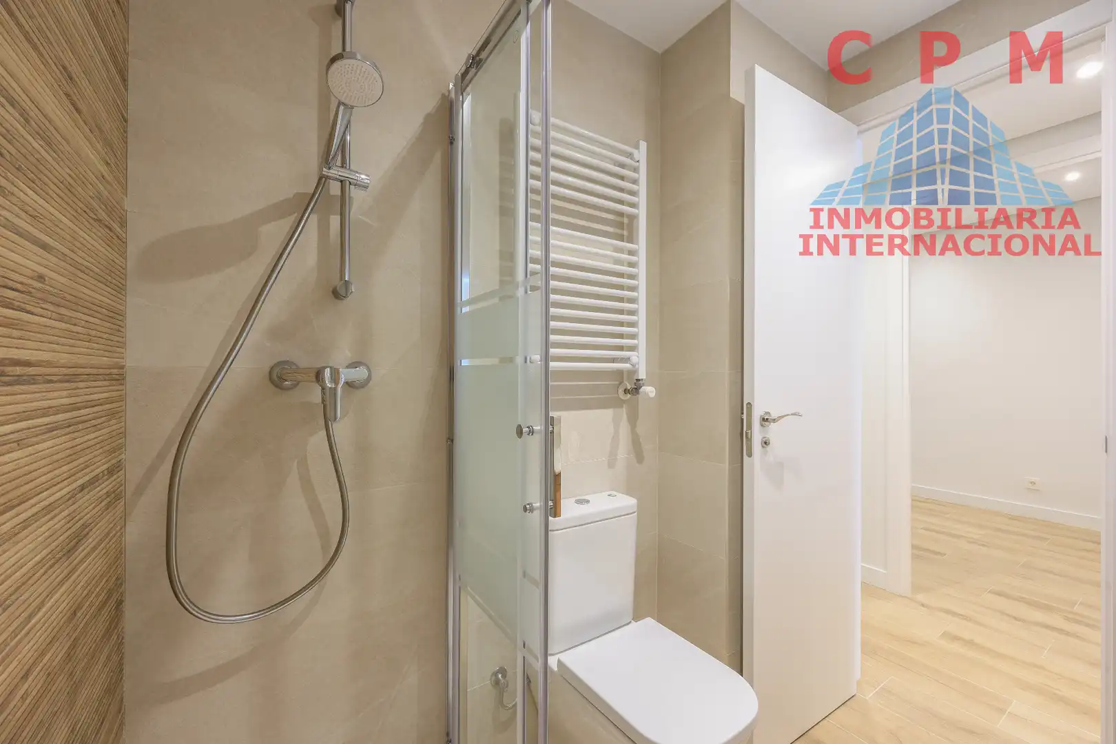Bathroom of Flat for rent in Madrid  with Air Conditioner, Heating and Parquet flooring