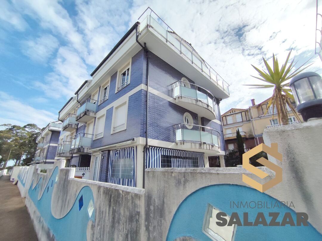 Vista exterior de Piso en venta en Castro-Urdiales con Calefacción, Trastero y Balcón