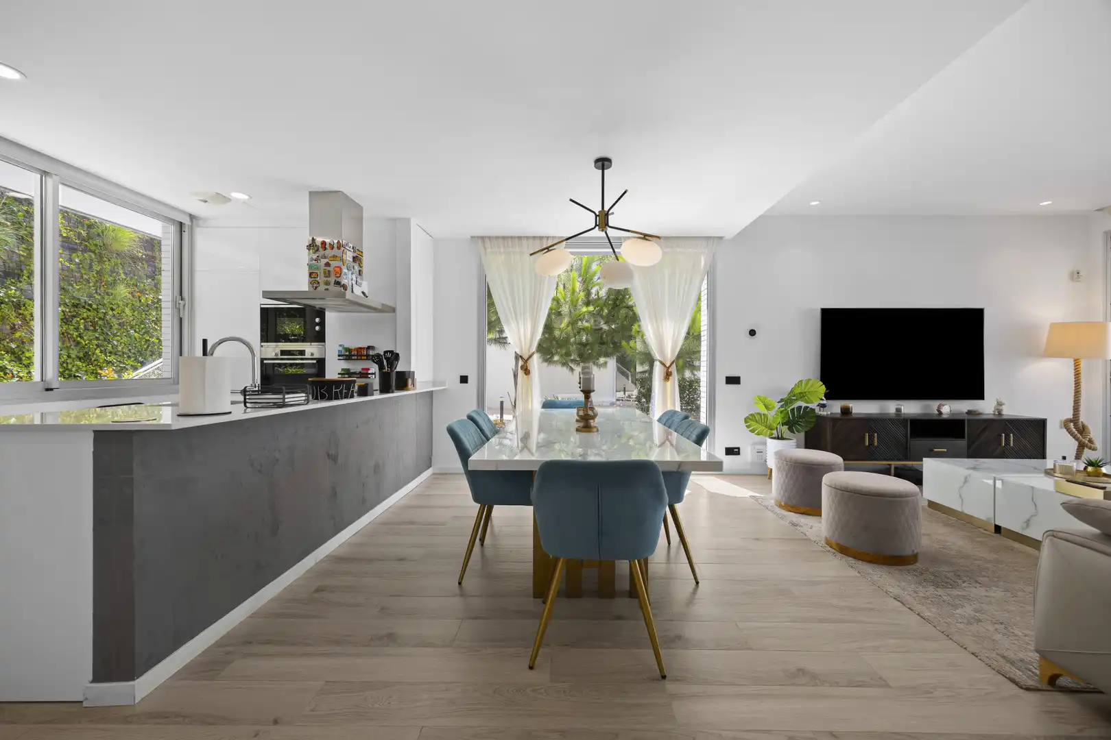 Esszimmer von Einfamilien-Reihenhaus zum Verkauf in Estepona mit Klimaanlage, Terrasse und Schwimmbad