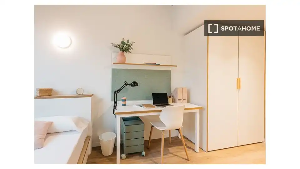 Habitación de Casa o chalet para compartir en Barcelona con Aire acondicionado, Terraza y Amueblado