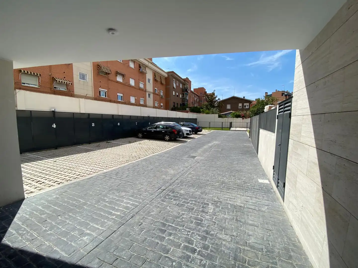 Parking de Piso en venta en Madrid con Calefacción y Piscina comunitaria