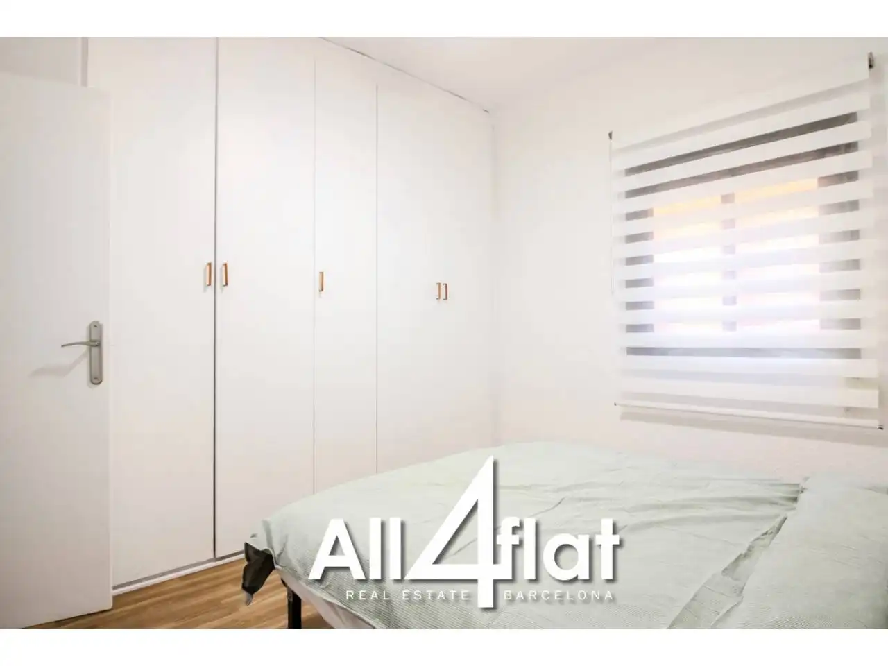 Dormitori de Pis de lloguer en L'Hospitalet de Llobregat amb Aire condicionat, Calefacció i Moblat