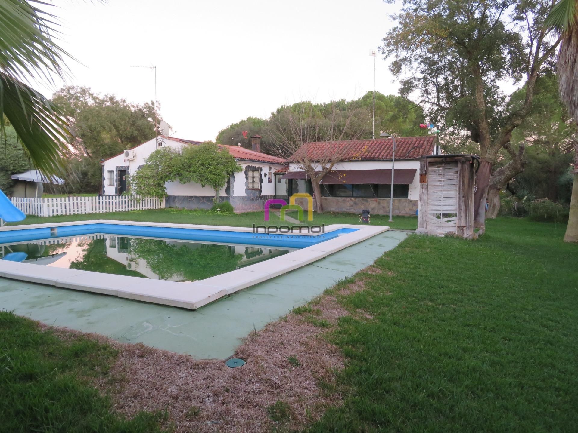 Swimming pool of Country house for sale in Badajoz Capital  with Air Conditioner, Heating and Private garden