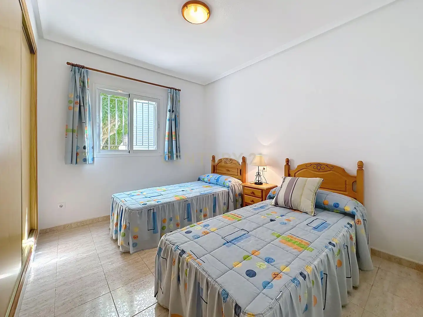 Habitación de Casa adosada en venta en Orihuela con Aire acondicionado, Jardín privado y Trastero