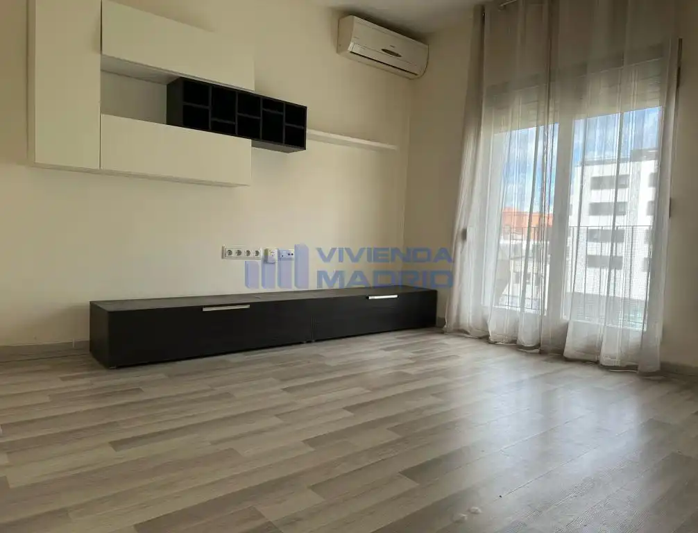 Wohnzimmer von Wohnung zur Miete in Madrid mit Heizung, Terrasse und Abstellraum