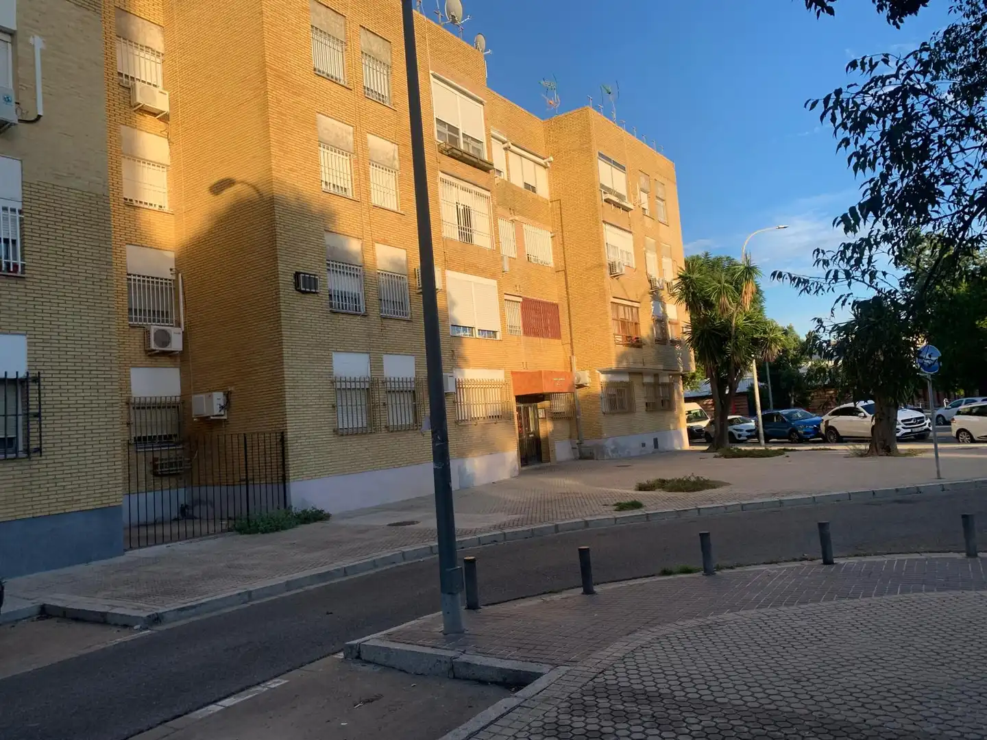 Exterior view of Flat for sale in Sevilla  with Air Conditioner and Furnished