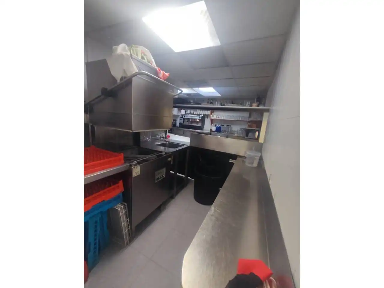 Cocina de Local en venta en El Grado con Aire acondicionado
