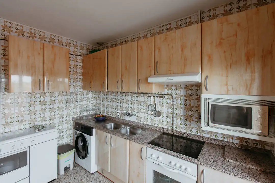 Cuina de Casa o xalet en venda en Almuniente amb Calefacció, Terrassa i Moblat