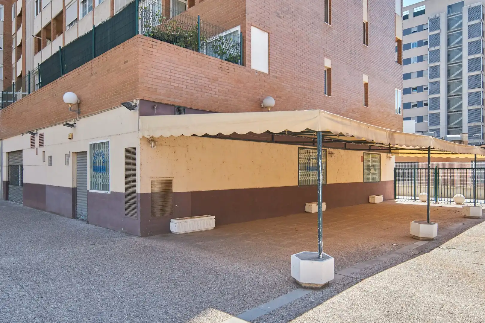 Vista exterior de Local de alquiler en Zaragoza con Aire acondicionado