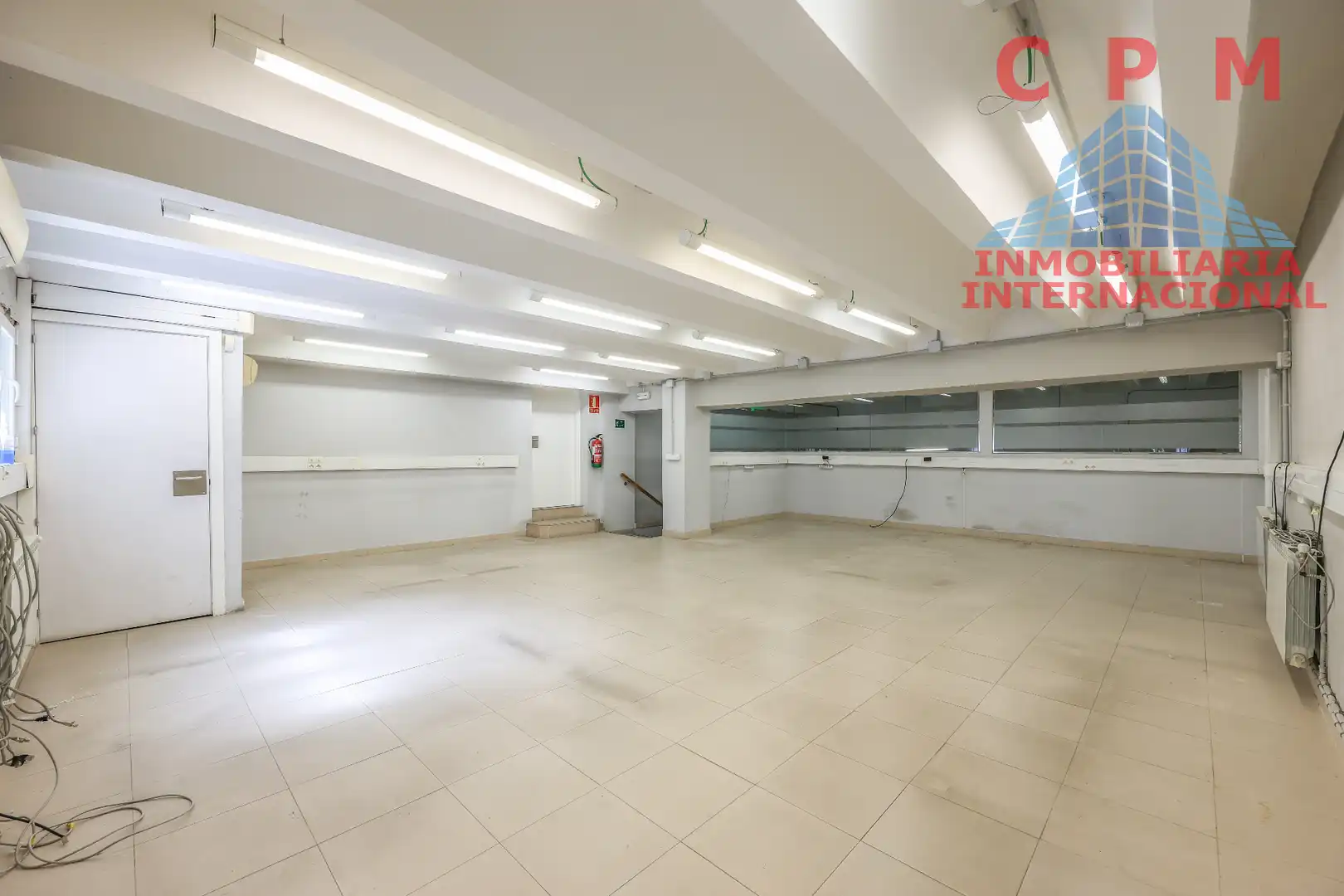 Local de lloguer en Madrid amb Parquet, Internet i Alarma
