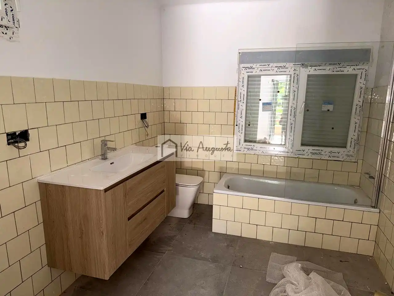 Bany de Casa o xalet en venda en Alfara de Carles amb Jardí privat, Terrassa i Balcó