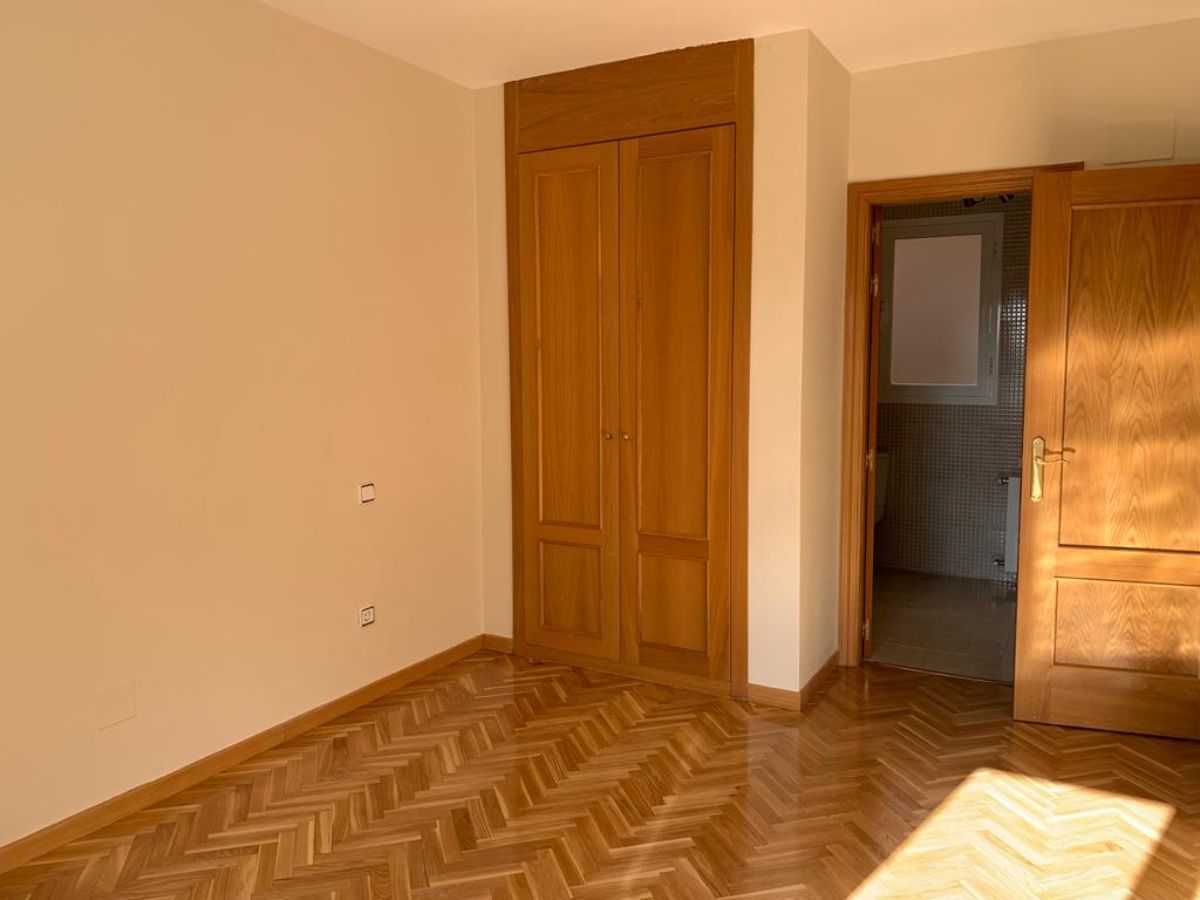 Dormitori de Pis en venda en San Lorenzo de El Escorial amb Calefacció, Parquet i Traster
