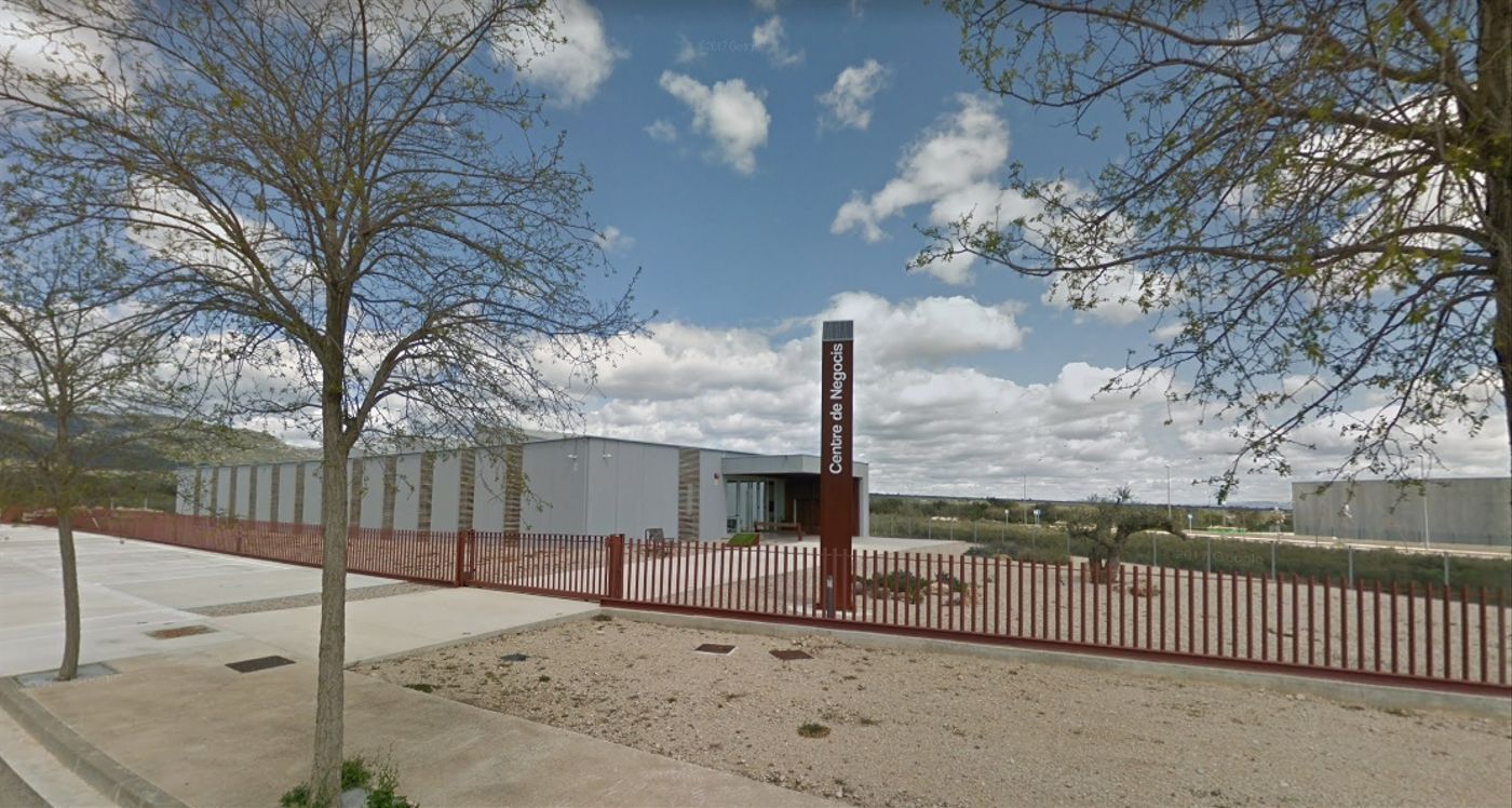 Vista exterior de Terreny industrial en venda en La Sénia