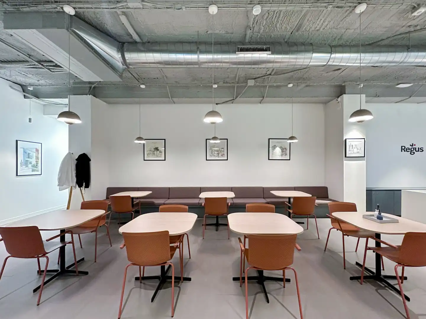 Comedor de Oficina de alquiler en Madrid con Aire acondicionado, Calefacción y Amueblado