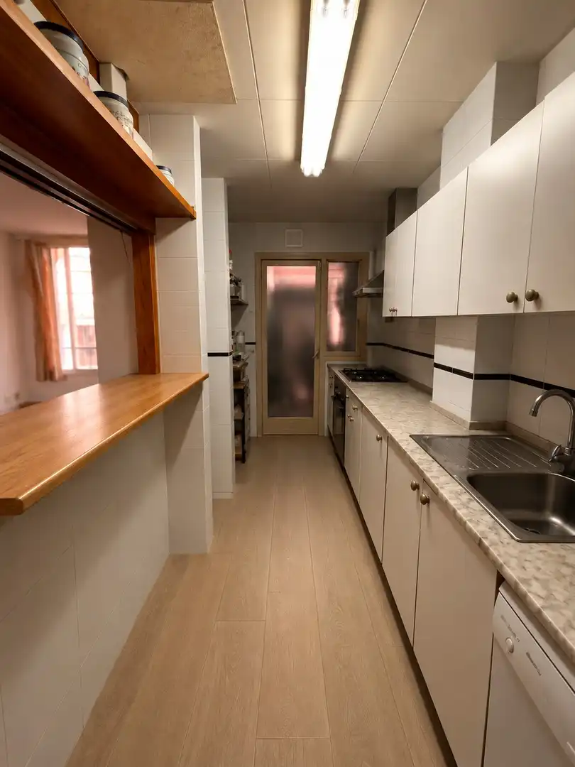 Cuina de Pis en venda en Barcelona amb Calefacció, Terrassa i Traster