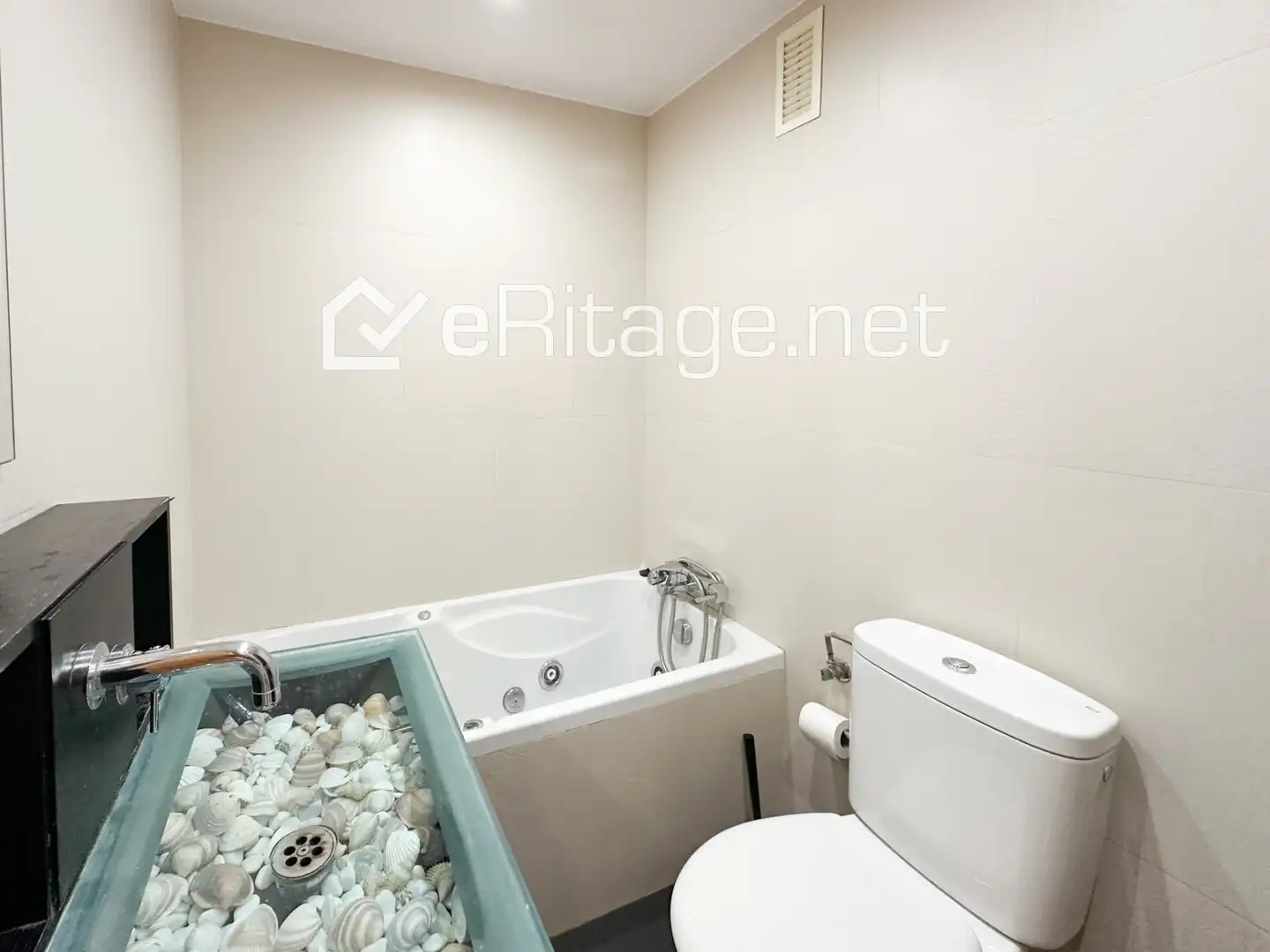Baño de Piso en venta en L'Hospitalet de Llobregat con Aire acondicionado, Calefacción y Parquet