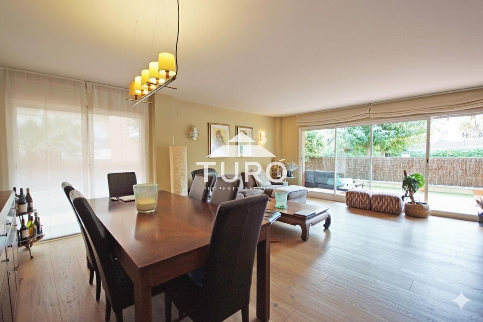 Sala d'estar de Pis en venda en Sitges amb Aire condicionat, Calefacció i Jardí privat