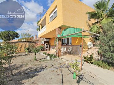 Casa rústica amb balcó en venda a Diseminado Tebar 20