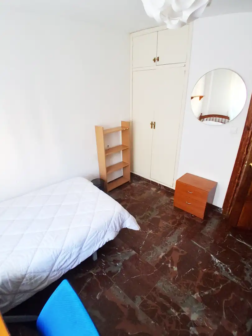 Bedroom of Flat for rent in Granada  with Furnished, Oven and Washing machine