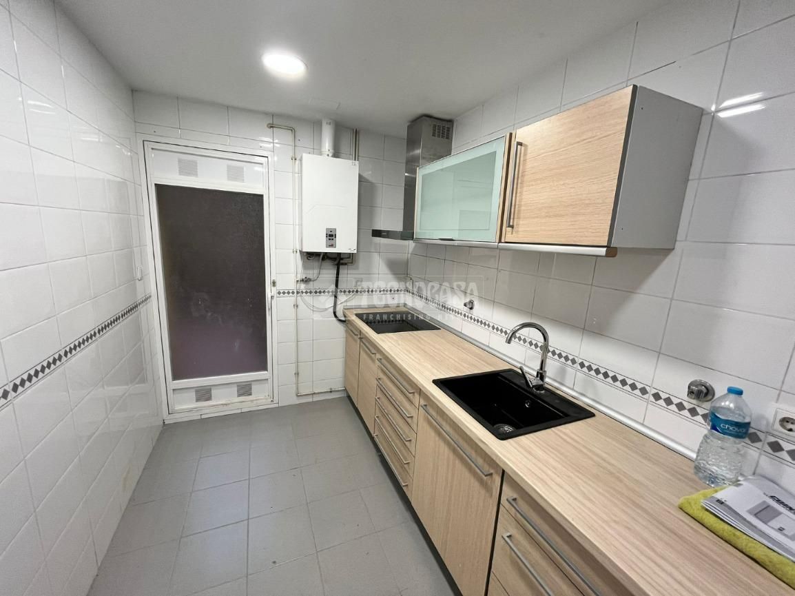 Cuina de Pis de lloguer en Paterna amb Aire condicionat, Calefacció i Terrassa